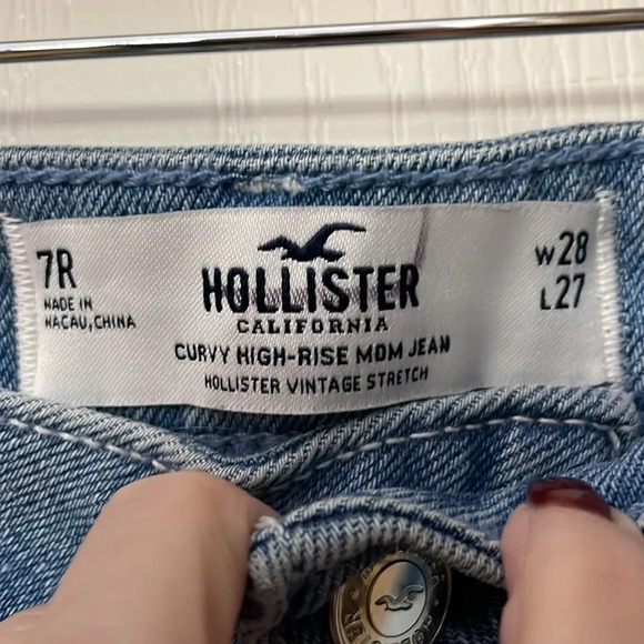 Hollister Patchwork Curvy High-Rise Mom Jean Size 7 /28 - Picture 2 of 4